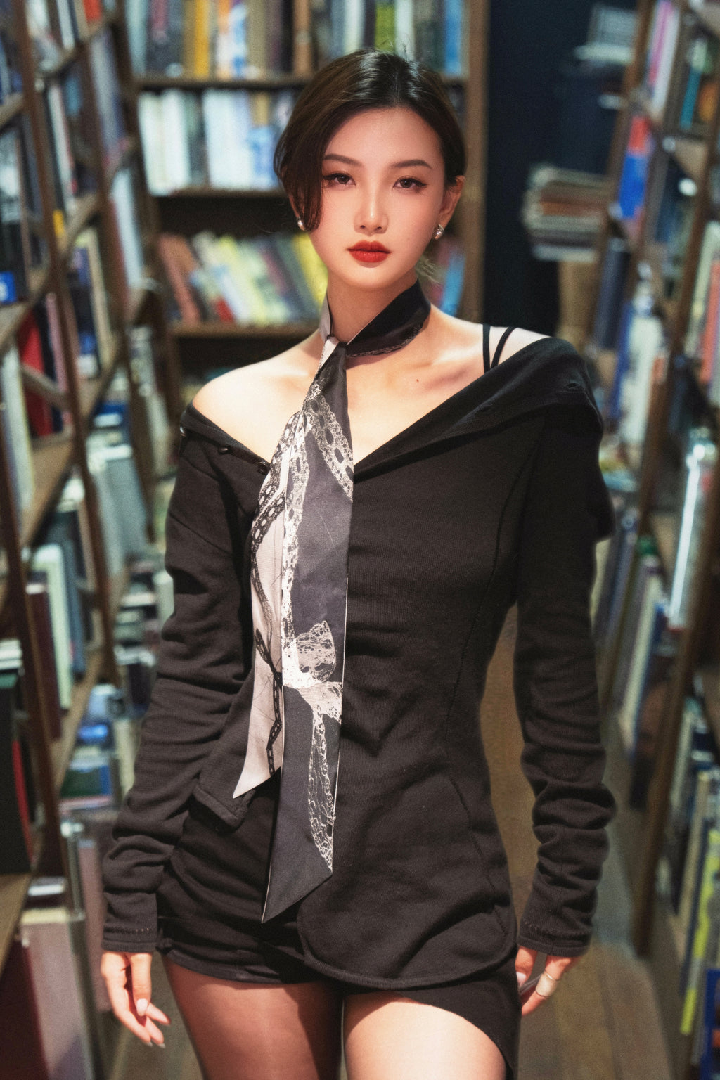 MOOD BOARD 01 - Vintage Vibe Black & White Lace Bow Silk Bandeau