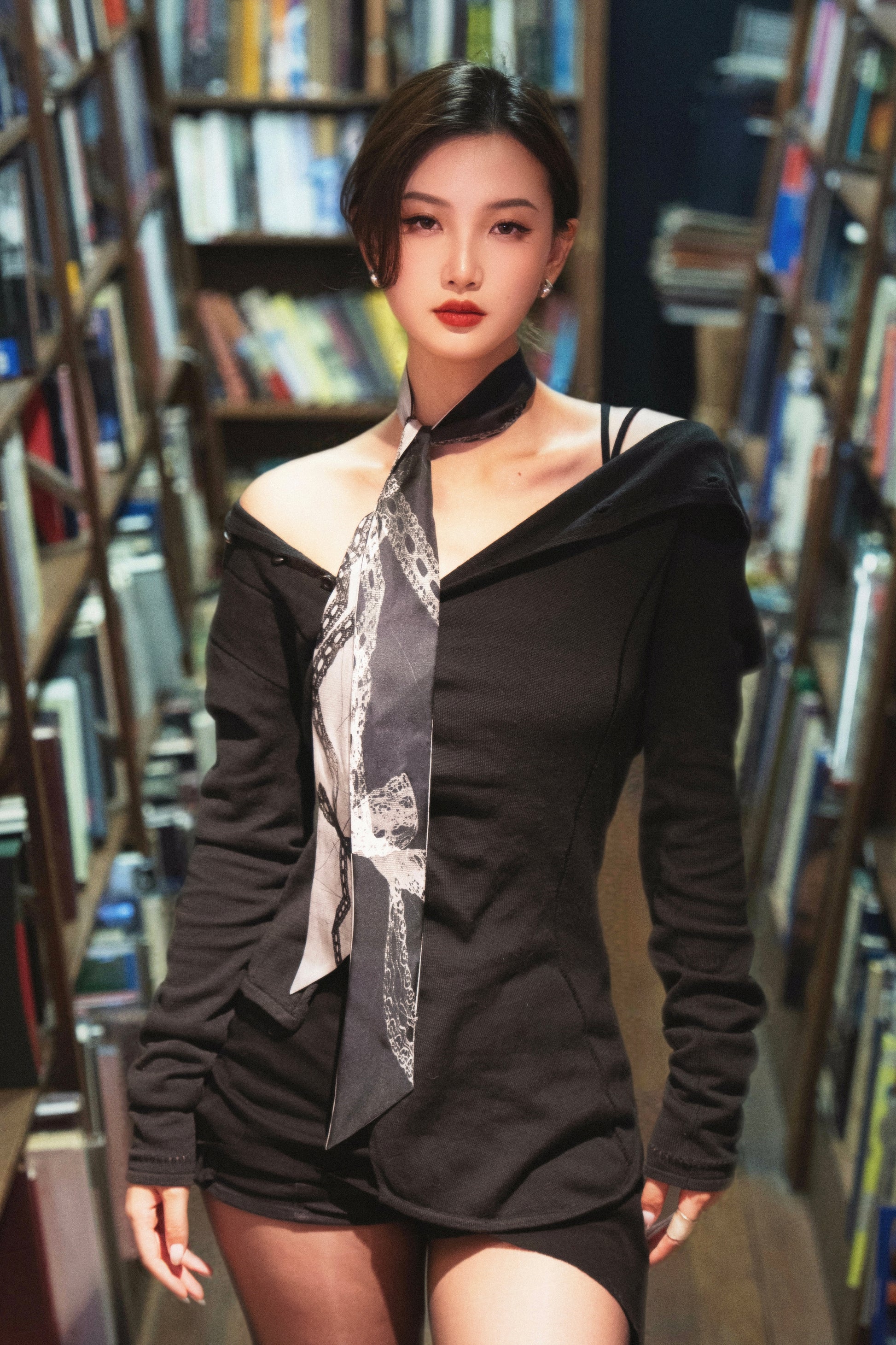 MOOD BOARD 01 - Vintage Vibe Black & White Lace Bow Silk Bandeau