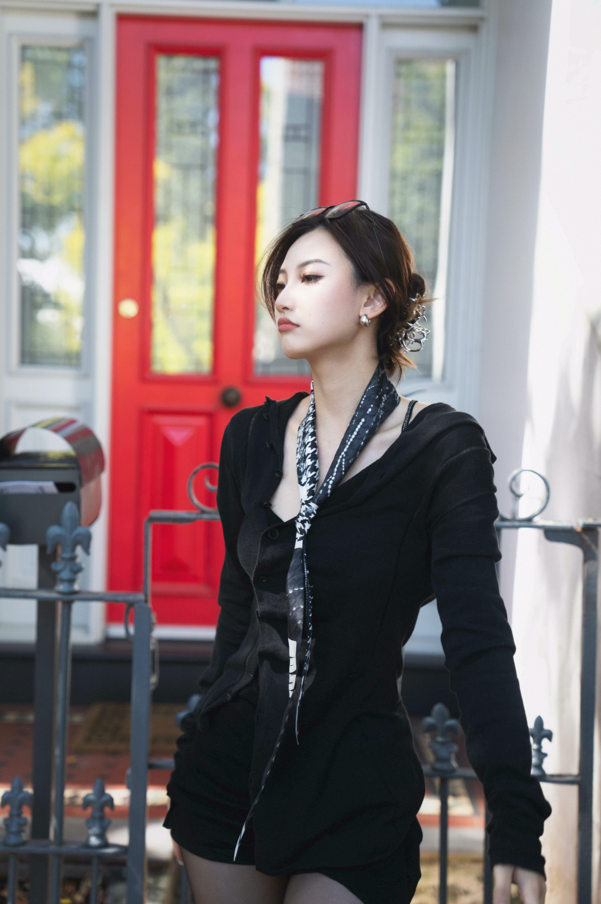 MOOD BOARD 03 - Houndstooth Pearls Silk Bandeau