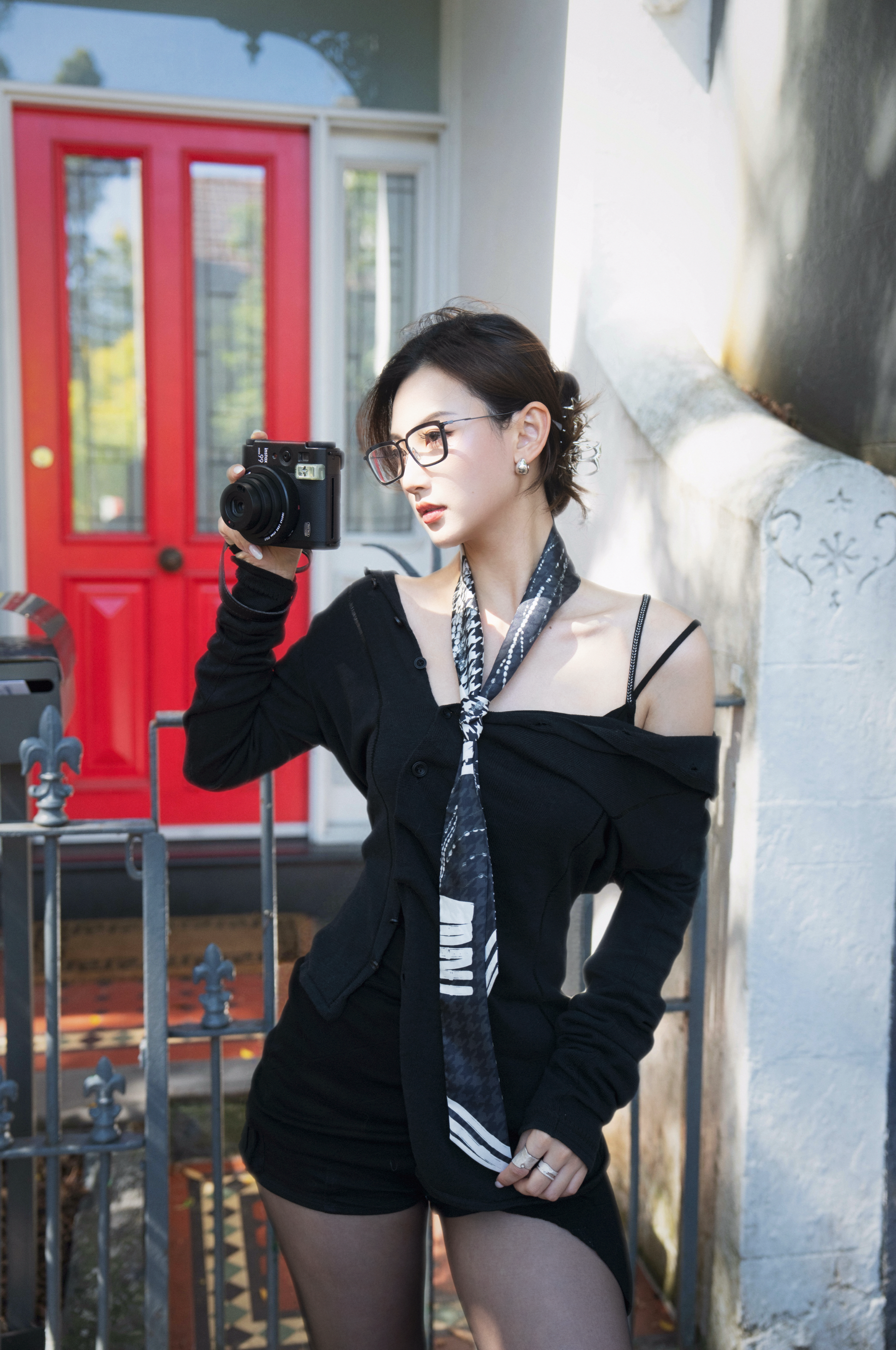 MOOD BOARD 03 - Houndstooth Pearls Silk Bandeau