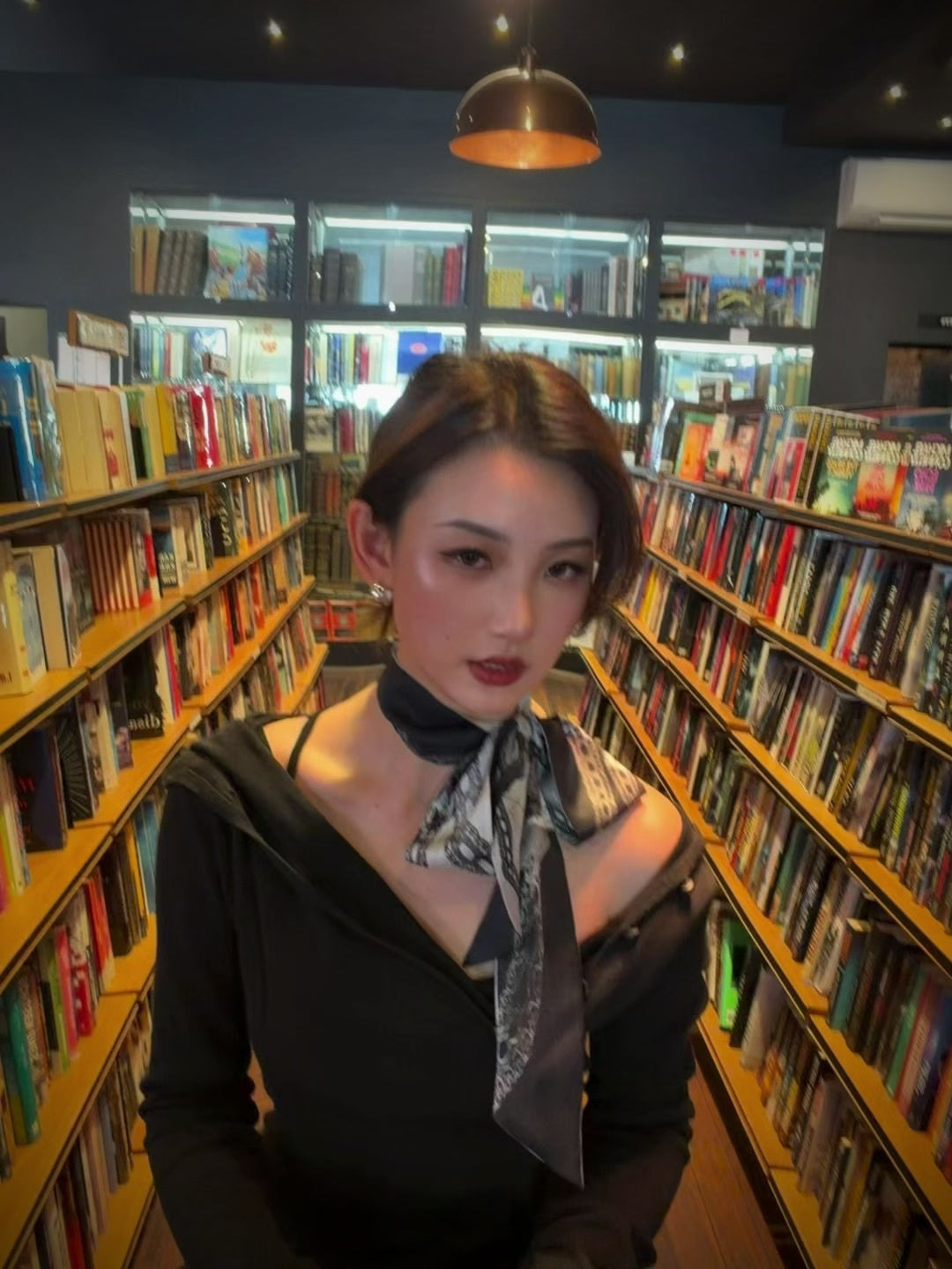 MOOD BOARD 01 - Vintage Vibe Black & White Lace Bow Silk Bandeau